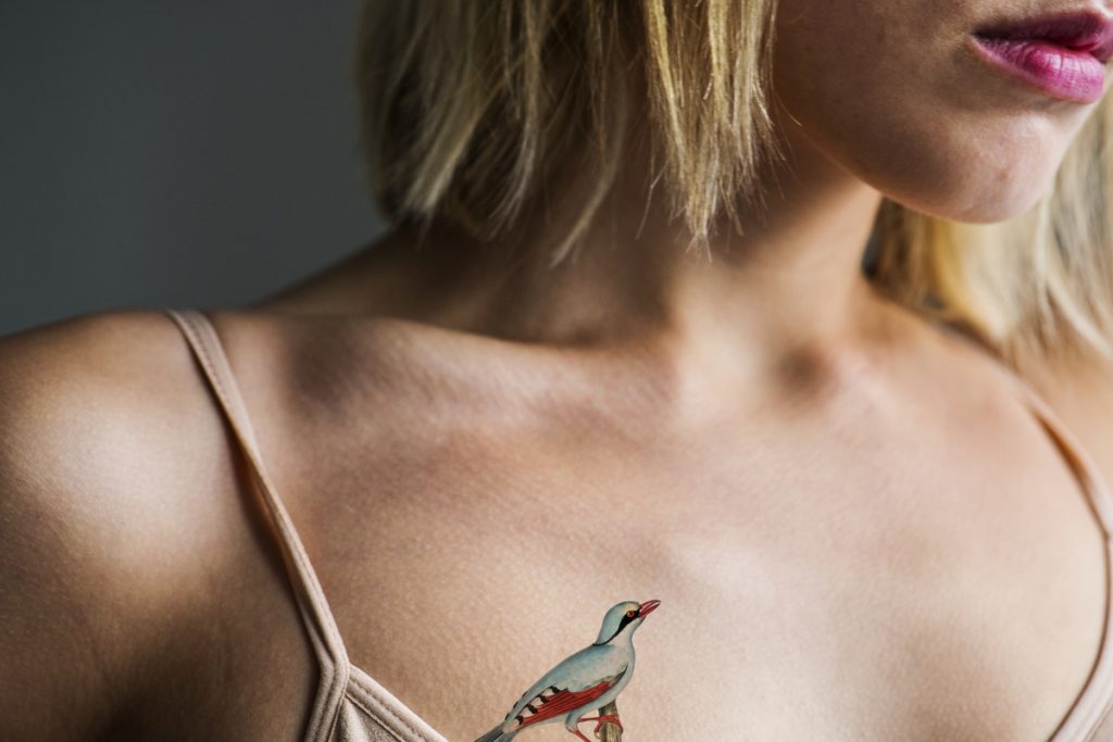 Tatouage d'un colibri